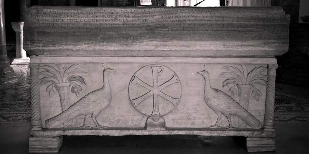 Что символизирует павлин в христианском искусстве?