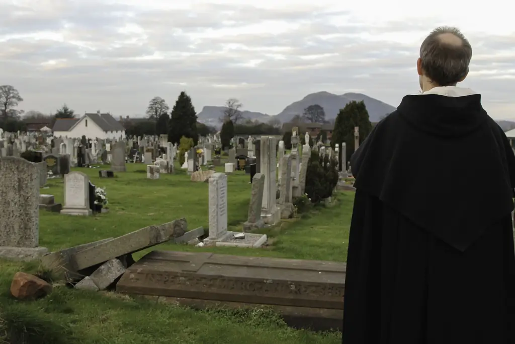 Молиться за умерших, когда никто больше не будет