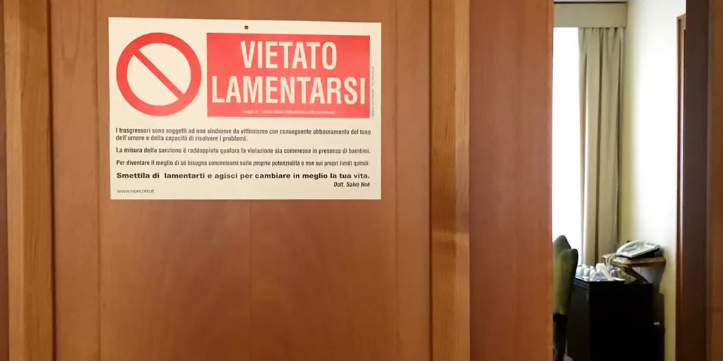 'Не жалуюсь': Этот знак на двери папы'сильный, как энциклика