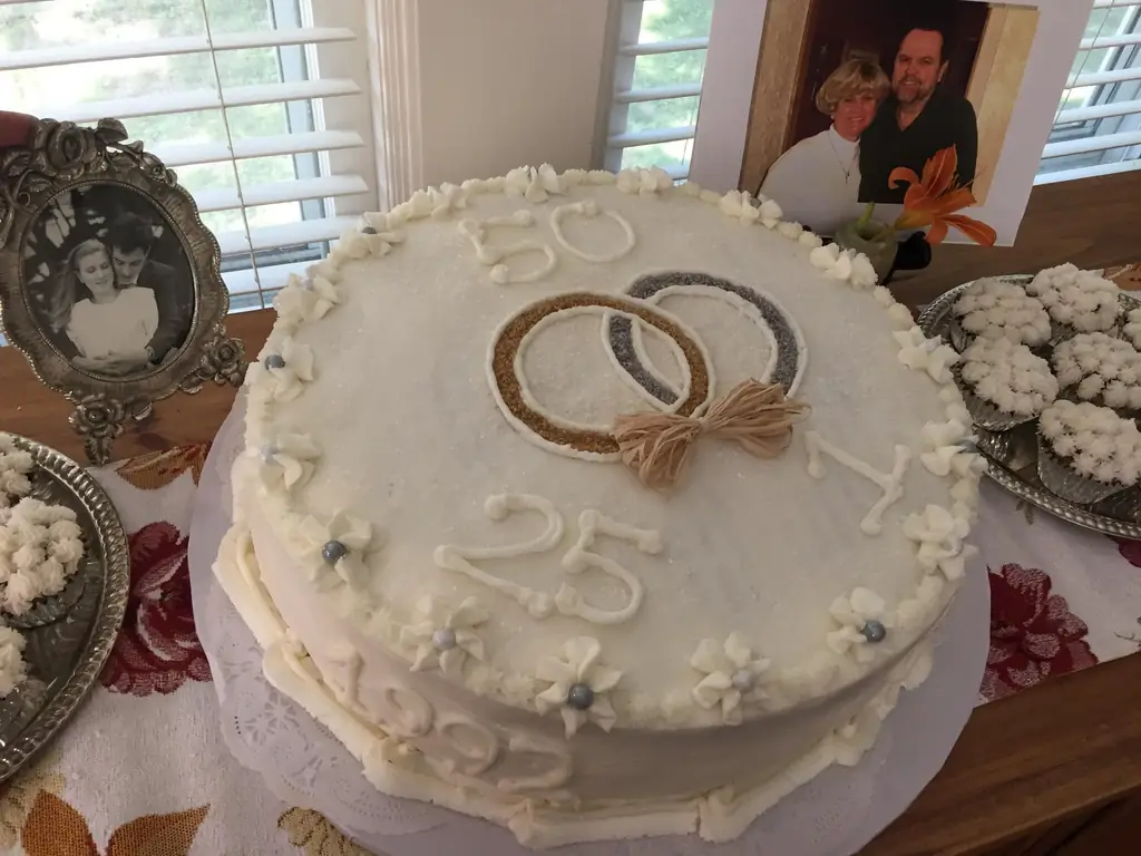 WEB HOOPES WEDDING Cake