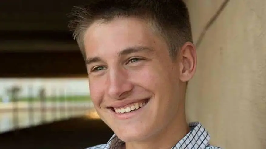 Служение Богу и нуждающейся женщине в Walmart