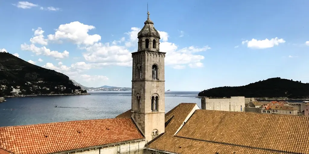 Вот почему в церквях есть шпили