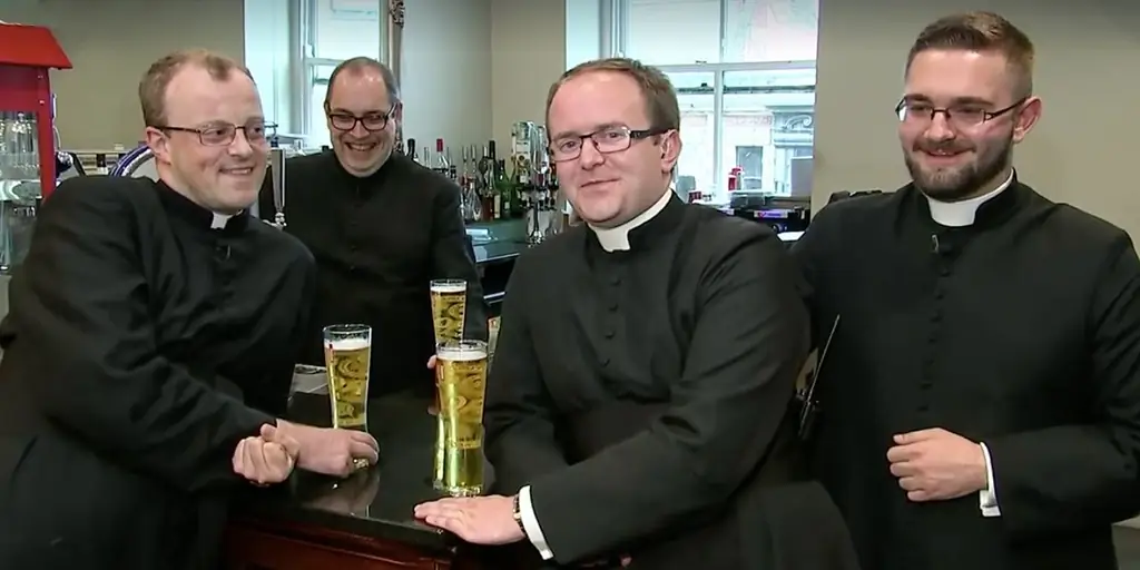 7 Семинаристы заходят в бар и происходит самое безумное