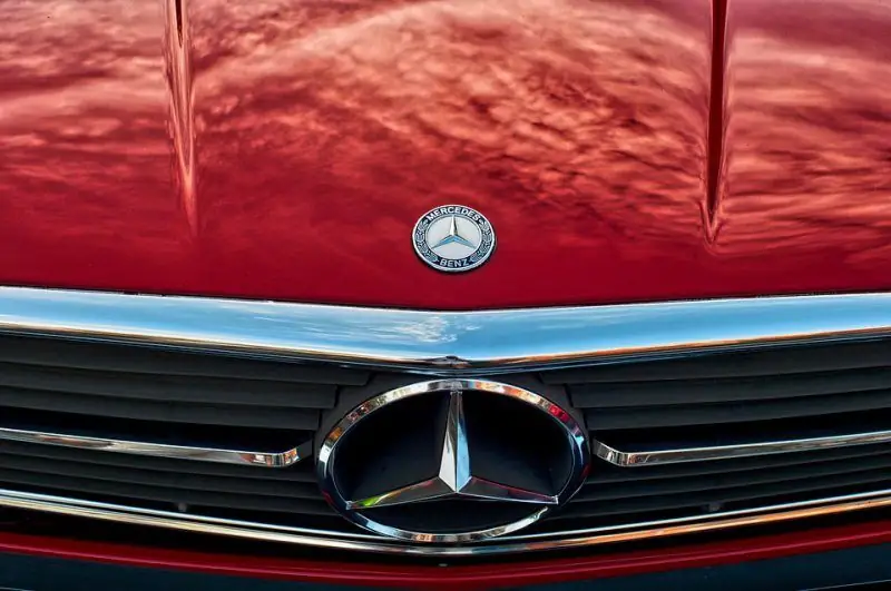 Mercedes-Benz-Red-Pixabay