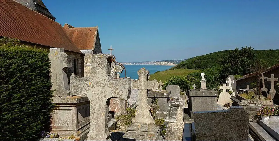 В спешке похоронить религию Европа сама упадет в могилу