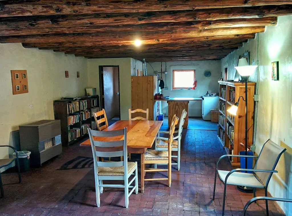 МОНАСТЫРЬ ХРИСТА В ПУСТЫНЕ, ГОСТЕВОЙ ДОМ