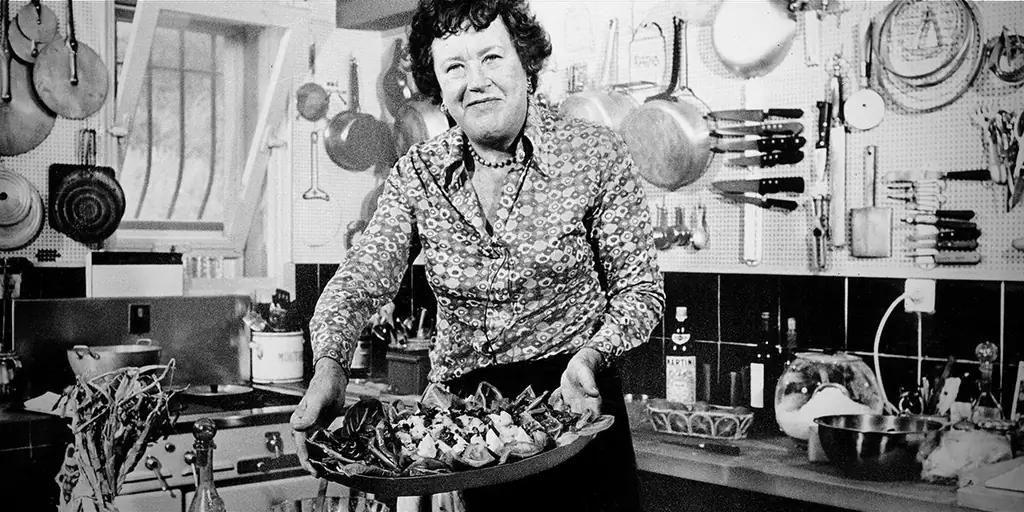 8 Жизненные уроки от Джулии Чайлд, которые вдохновят вас на кухне и не только