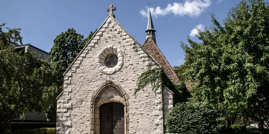 Единственная действующая католическая церковь 15 века в Америке