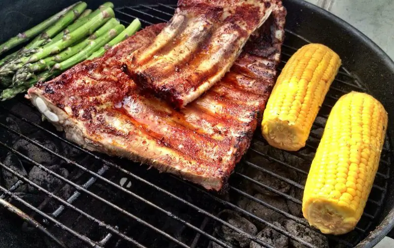 Ribs_barbecue_Wikimedia_Commons_Gyfjonas-cc