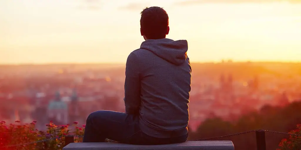 МУЖЧИНА ЗАКАТ