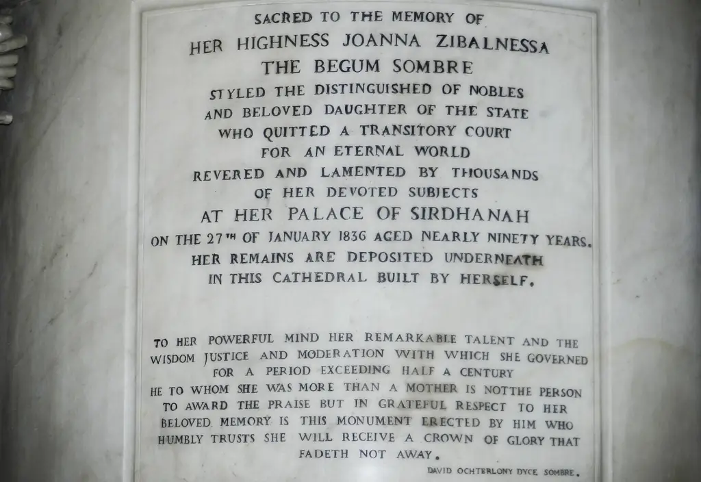 БЕГАМ САМРУ, НАДПИСЬ