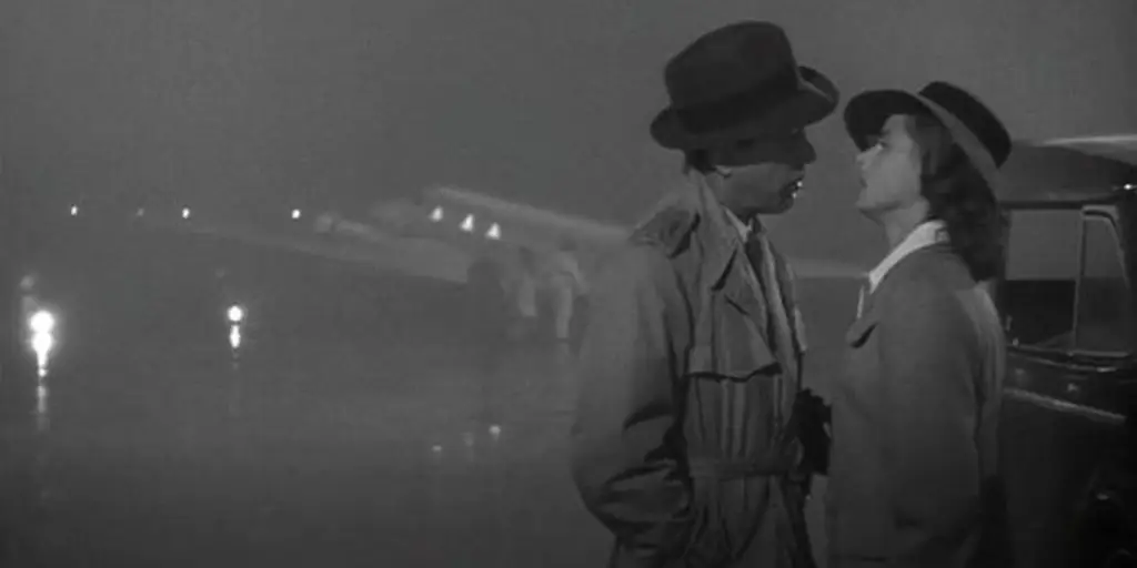 Как плащ получил свое название и свою известность