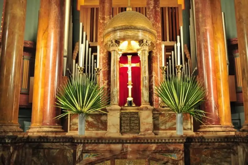 High_Altar_St_Paul_the_Apostle_NYC_Прилагается