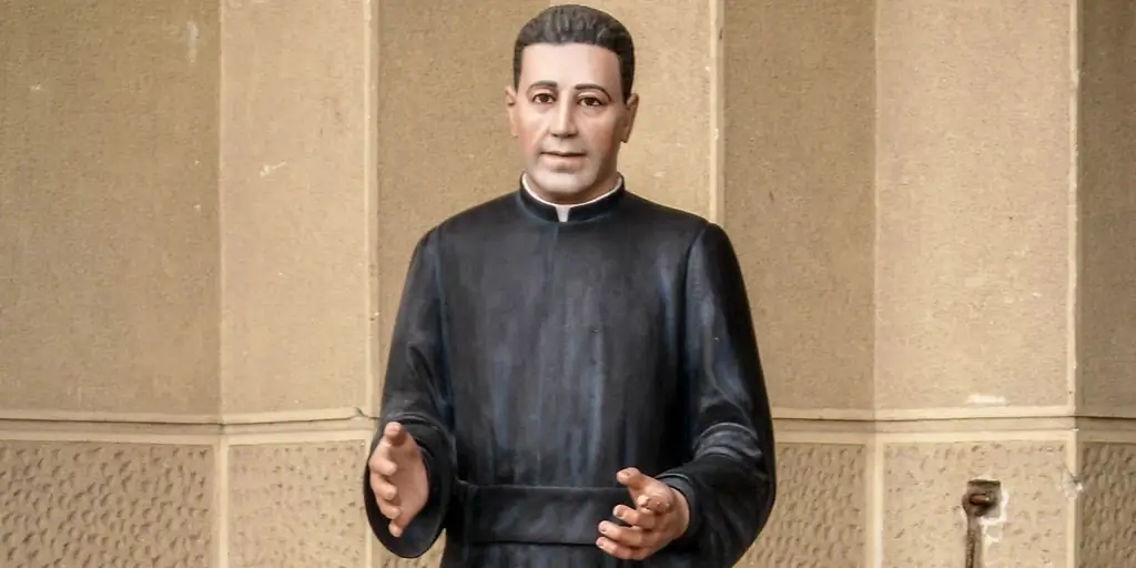 Удостоенный чести Папы Франциска, этот священник является покровителем бедных, беспризорных детей и социальных работников