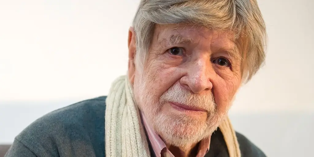 Человек, который пережил Холокост, живя за стеной