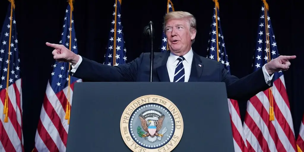 Трамп назвал Америку «нацией верующих» на Национальном молитвенном завтраке