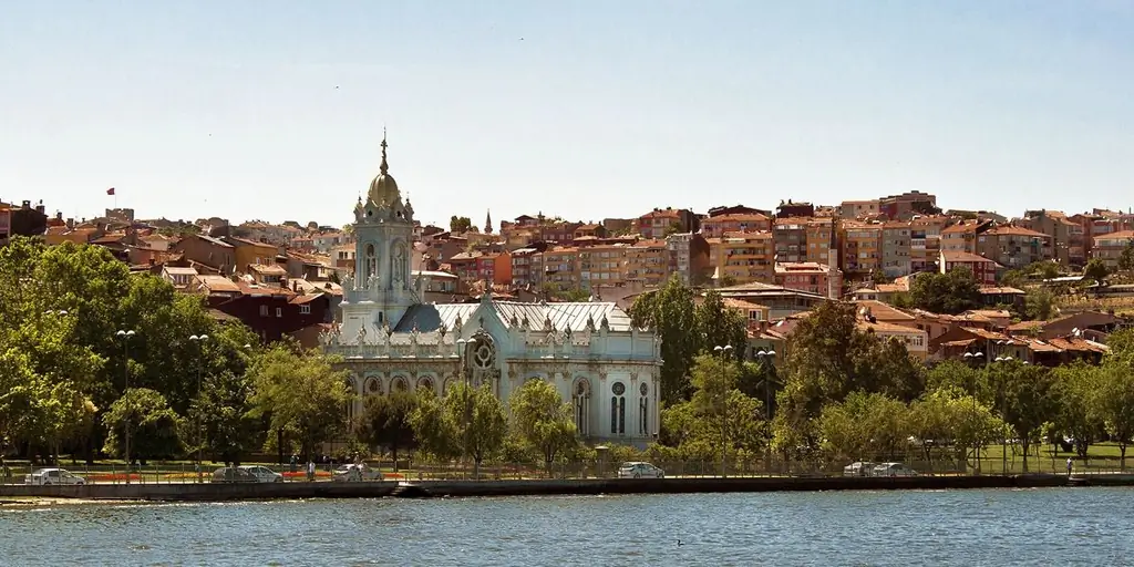 В Турции вновь открывается знаменитая «Железная церковь»