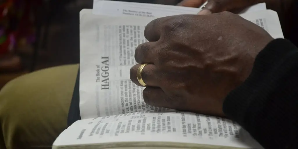 Эта привычка может отпугнуть Сатану