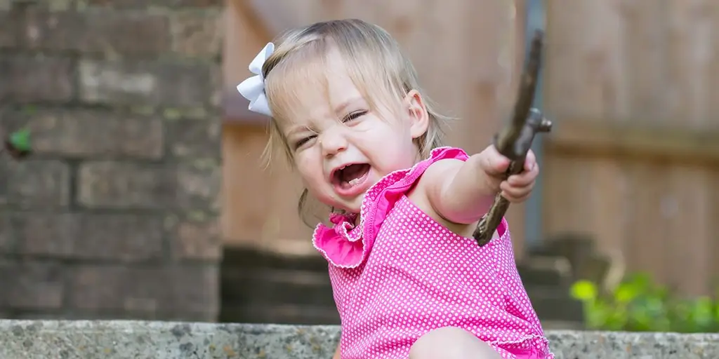 Почему нужно позволять ребенку играть с мечами