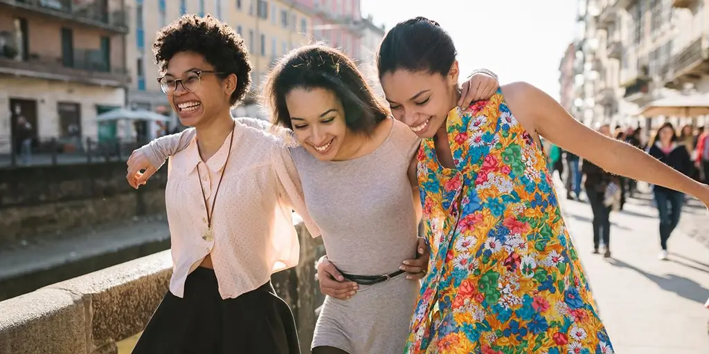 Чему Аристотель может научить вас о трех типах друзей в вашей жизни