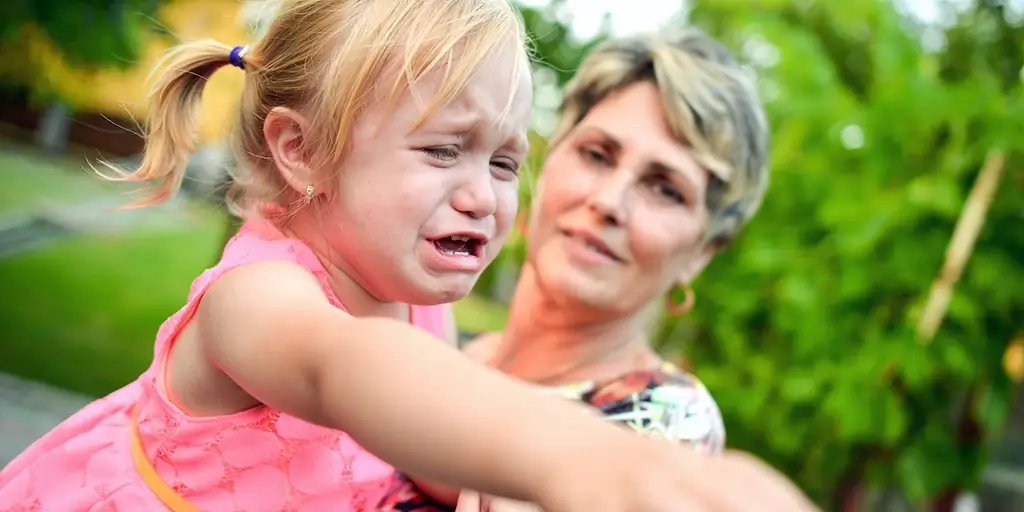 Лучший способ справиться с истерикой малыша