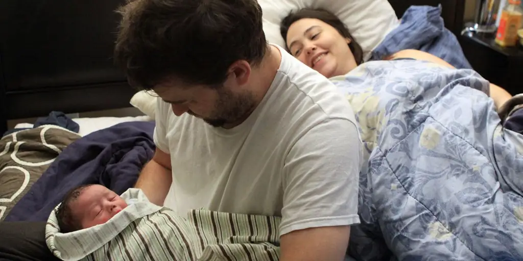 РОДЗИЦЕ С НОВОРОДКИЕМ