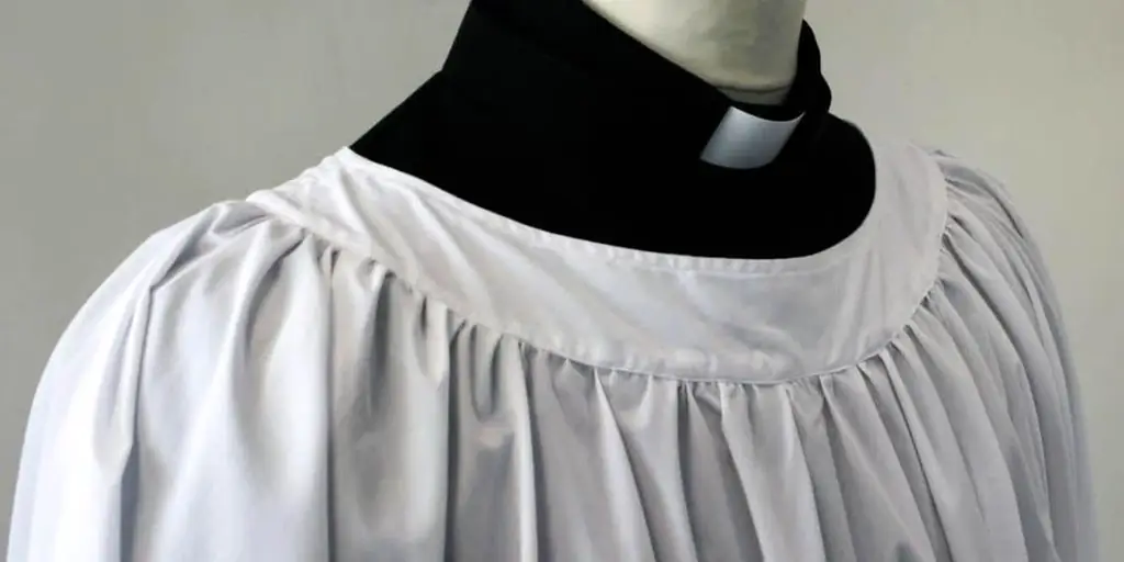 Рясы для священников из переработанного пластика: Церковь и проблема загрязнения