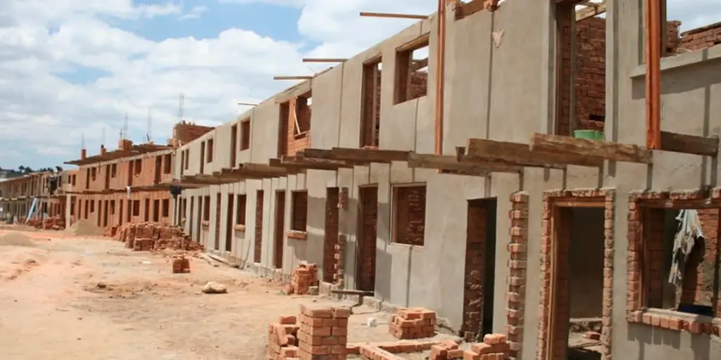 БЕДНЫЕ, ДОМА