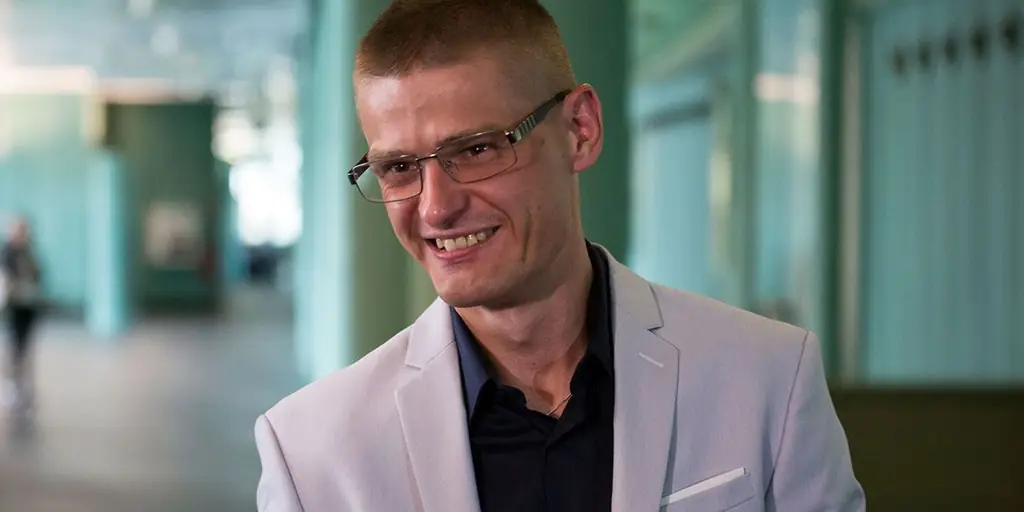 Лжеобвиняемый мужчина говорит, что заступничество св. Иоанна Павла II's очистило его имя