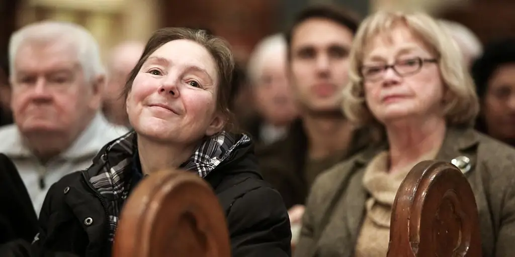 ПОСЕЩАЮЩИЕ ЦЕРКОВЬ