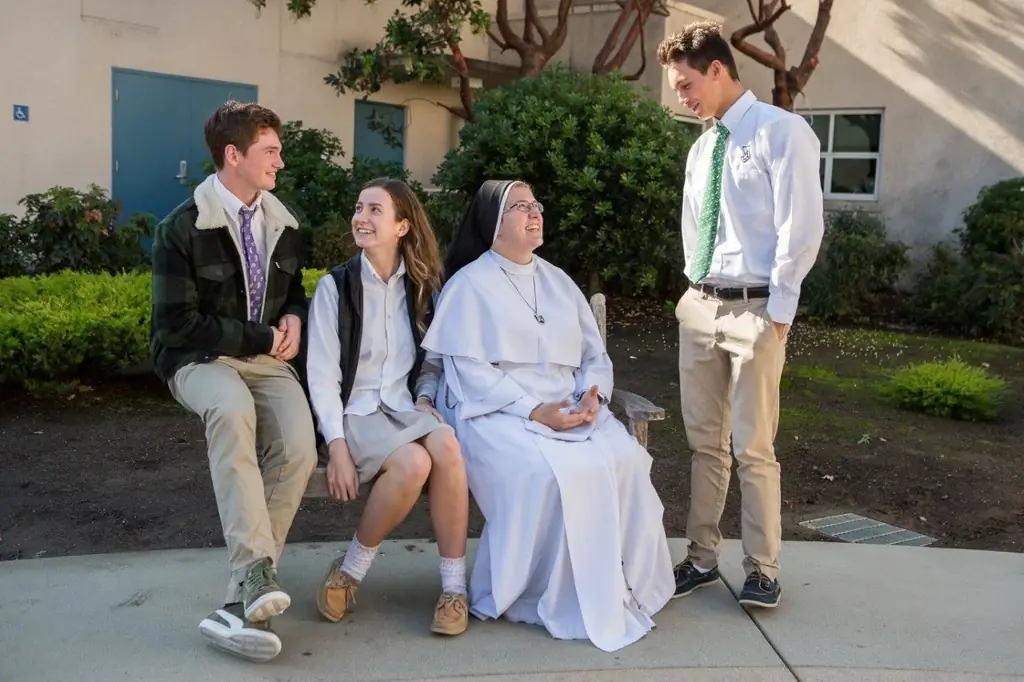 SR MARIA FRASSATI, СТУДЕНТЫ