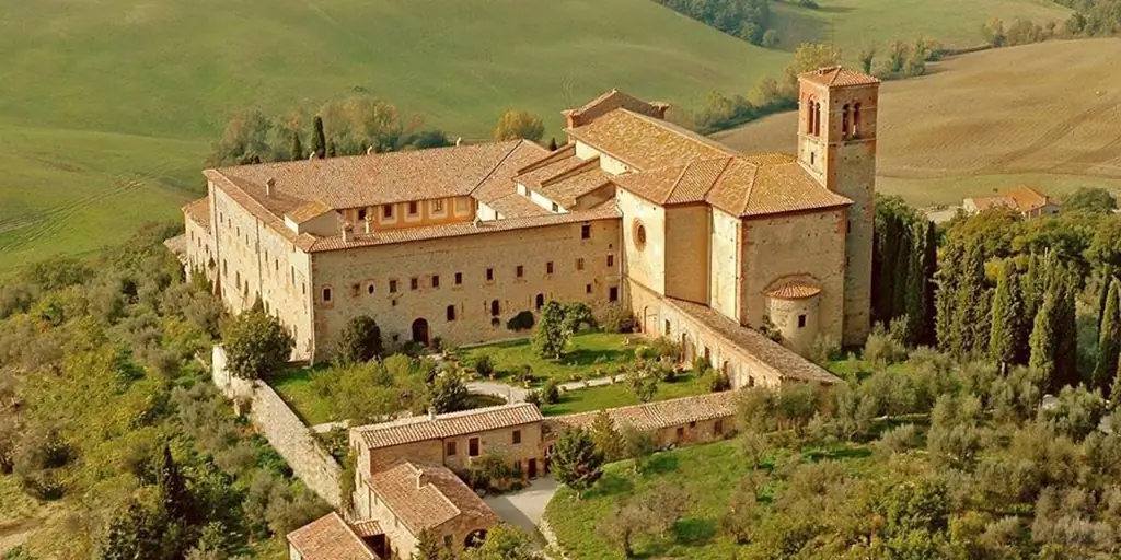 Путешествие к Святой Анне в Кампрене, 'Английский пациент' монастырь