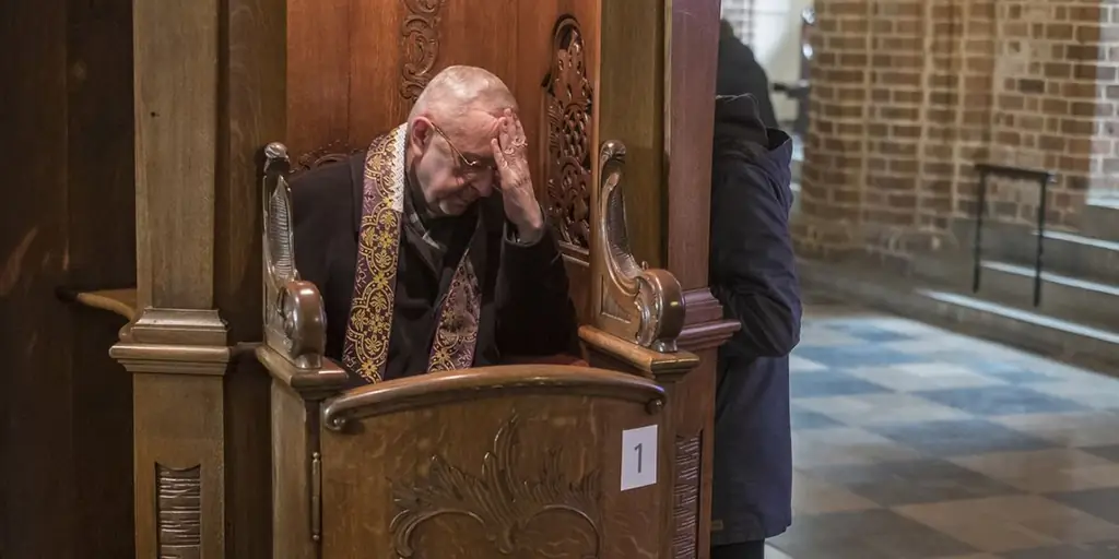 Исповедь (и ее печать секретности) находится под атакой