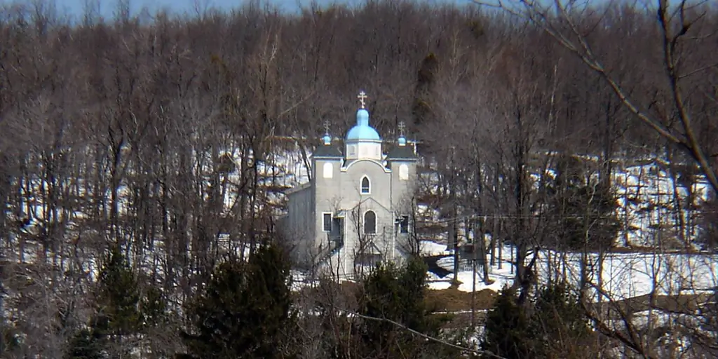 Эта церковь остается открытой в «городе-призраке», разрушенном 56-летней давностью на мине