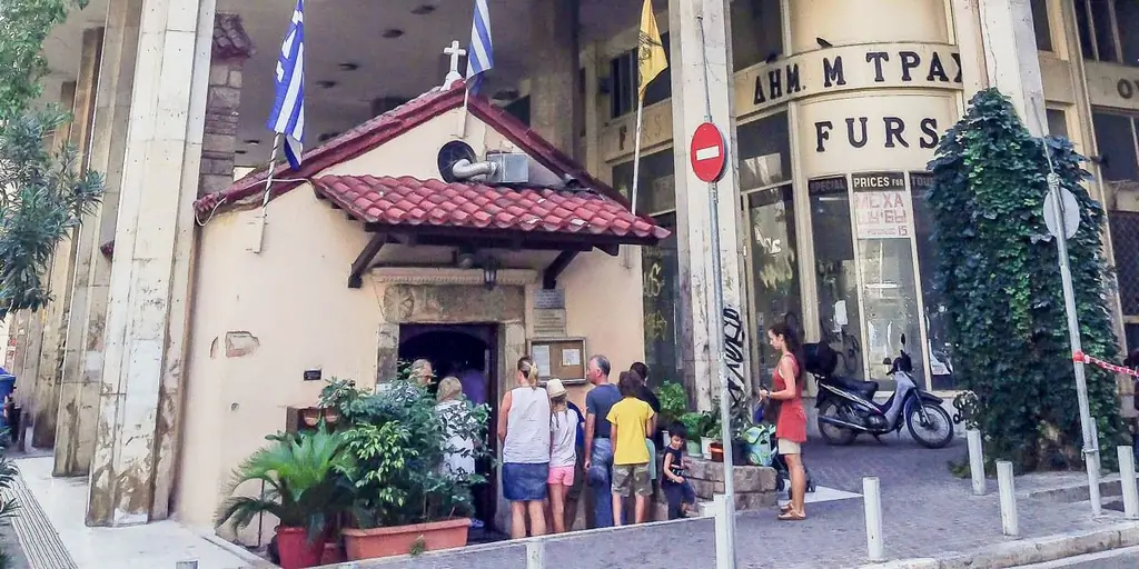 Афинская церковь XVI века, сохранившаяся под современным зданием