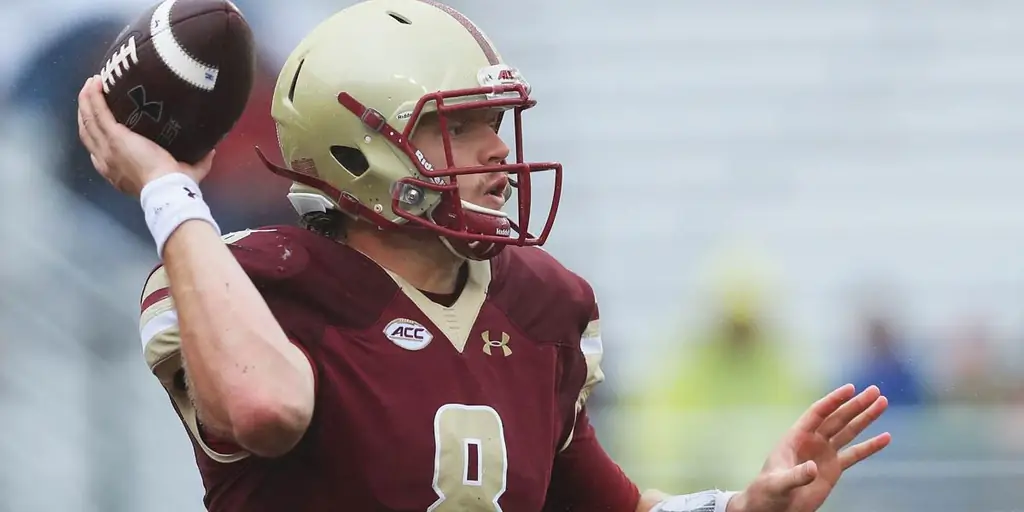 Этот защитник колледжа вернулся в кампус, но сосредоточился на более высокой игре