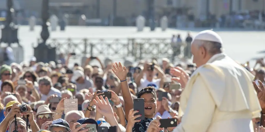 В центре экономики должны быть люди, а не деньги, заявил Папа в интервью итальянской финансовой газете