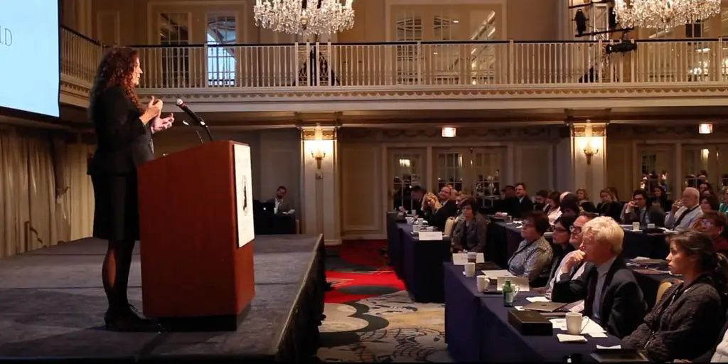 Эти католики верят, что красота приведет души в Церковь