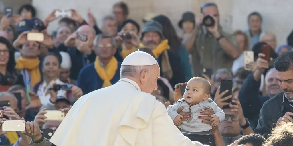 Аборт подобен найму киллера, говорит Папа Римский в защиту 5-й заповеди