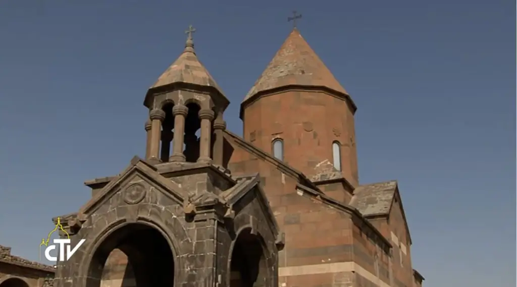 Папа Франциск посетил яму, где был заточен святой Григорий Просветитель