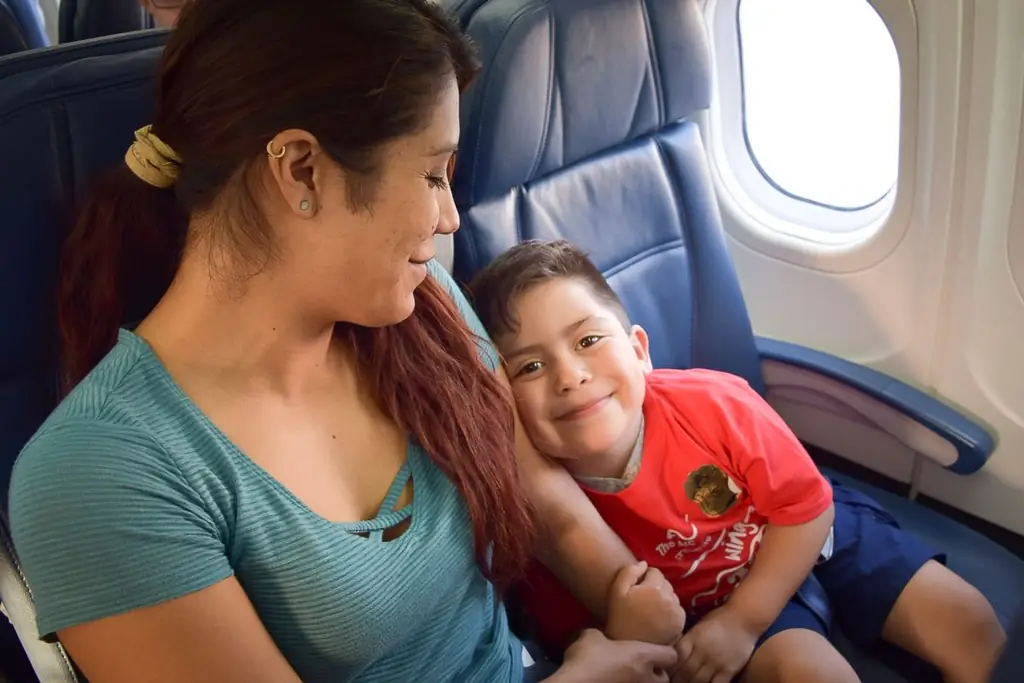 КРЫЛЬЯ ДЛЯ АУТИЗМА, ВОЗДУШНЫХ ПУТЕШЕСТВИЙ, ИНВАЛИДНОСТИ