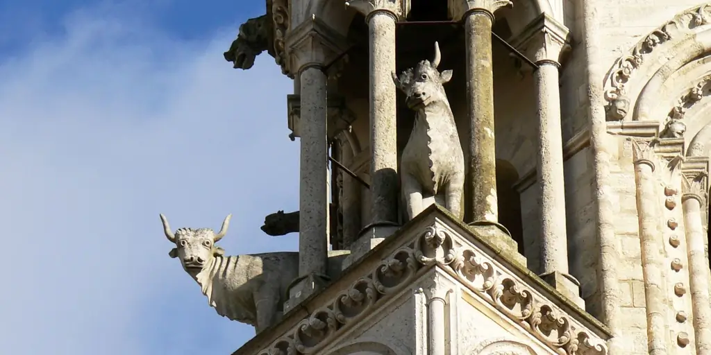 Почему волы сидят на соборе Лаона?