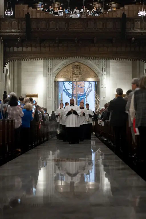 ПАРАД В ДЕНЬ КОЛУМБА, МЕССА