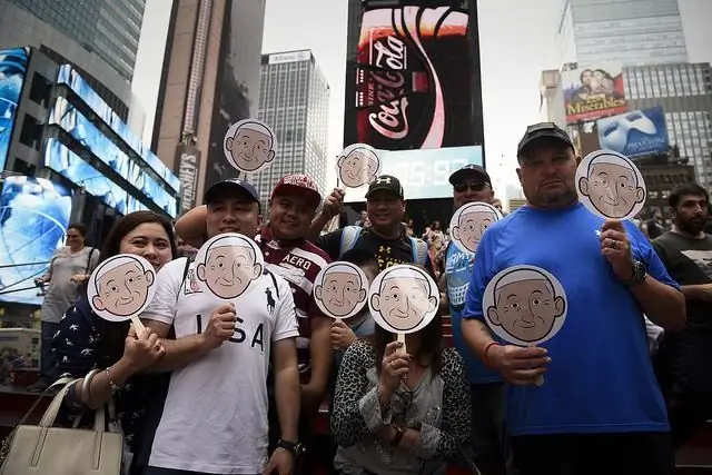 смайлики папы римского таймс сквер