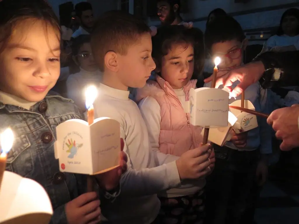 Свечи за мир в Сирии помогли 50 000 детей