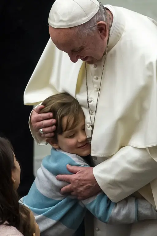 "Иисус, продолжай молиться за меня, потому что мне это нужно!" Фрэнсис говорит, что мы должны настаивать