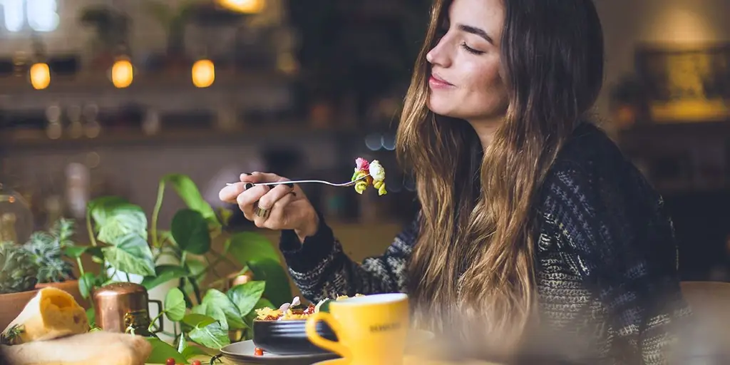 Как осознанное питание может изменить ваше физическое и психическое здоровье