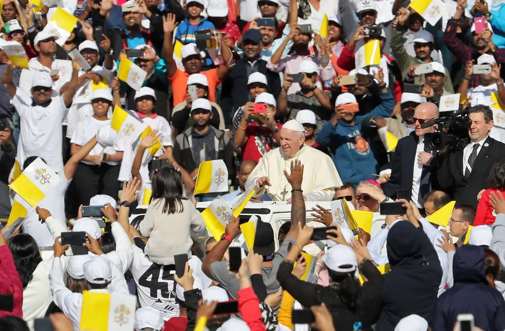 Прочитайте прекрасные ободряющие слова папы 's в адрес маленькой паствы ОАЭ