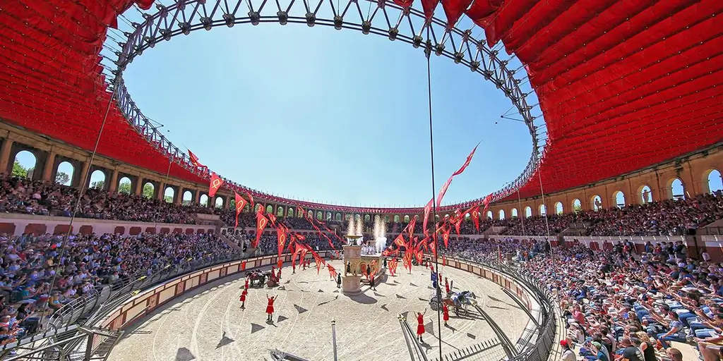 Французский тематический парк, воссоздающий ключевые моменты католической истории