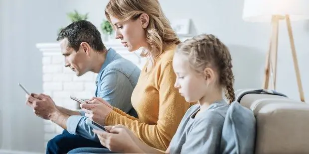 Вы не сможете'уберечь своих детей от экранной зависимости, если не сделаете вот что